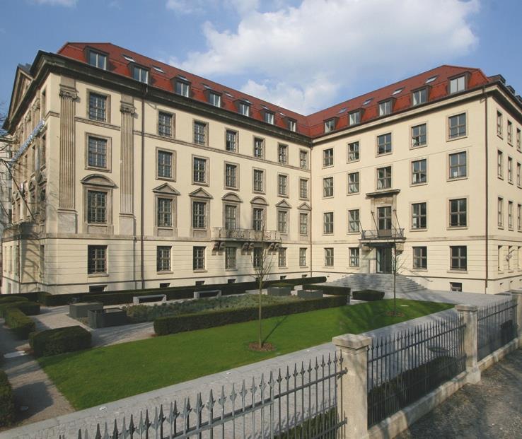 Auf einen Blick Gründung 1994 TOP-10 der Wohnimmobilienprojektentwickler in München und Hamburg Konzentration auf Geschäftsbereiche