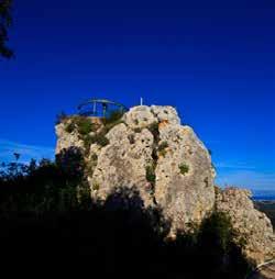 Es ist kein typisches Urlaubsziel in Korfu, aber an diesem Ort ist der atemberaubende Sonnenuntergang mit einen 360 Blick über die Insel.