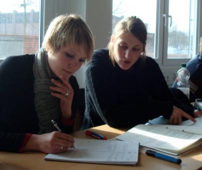 Die Kasseler Forschungswerkstatt Unterrichtsvorbereitung Durchführung: Studierende unterrichten Achtklässler/innen in kleinen Gruppen Unterrichtsdurchführung