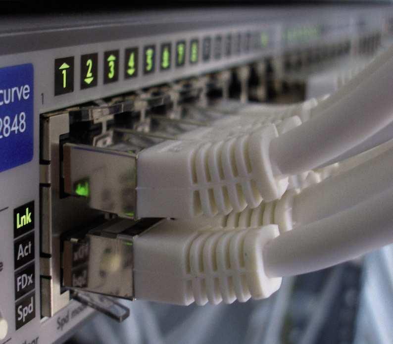 interface wienet Industrial Ethernet-Switches Die sichere und schnelle Kommunikation für Ihren Prozess. Ethernet-Verbindungen sind in viele Bereíche des Lebens eingezogen.