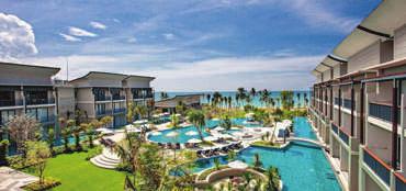 Bangsak Merlin Resort Superior LAGE: Das im Februar 2017 eröffnete Resort liegt am weitläufigen, ruhigen Bangsak Strand. Kleine Geschäfte und lokale Restaurants sind in Gehweite.