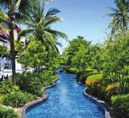 AUSSTATTUNG: Das Hotel der Luxusklasse liegt inmitten einer großzügigen, tropischen Gartenanlage. Das Herzstück des weitläufigen Resorts bildet die riesige (ca. 16.