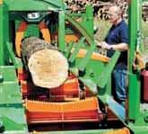 Holzbeschickung: Walzenförderer mit Holzmanipulator und Holzauflagesysteme für