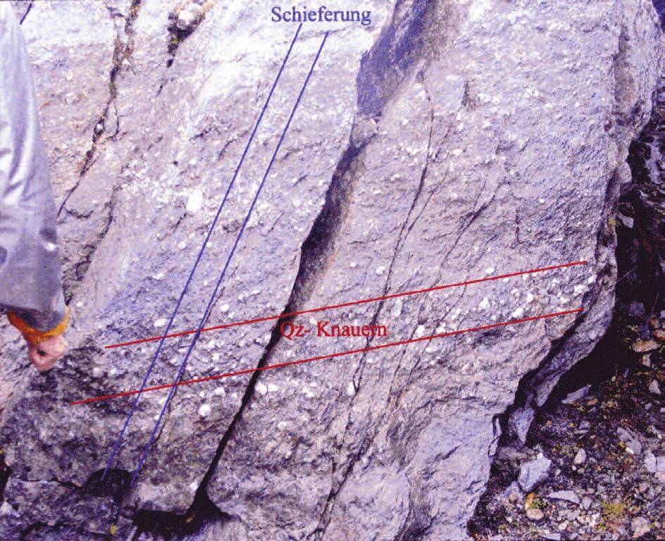 Die Neubildung von Granat, Biotit, Staurolith und sehr selten auch Disthen belegt die amphibolitfazielle Metamorphose der Metakonglomerate und -sandsteine.