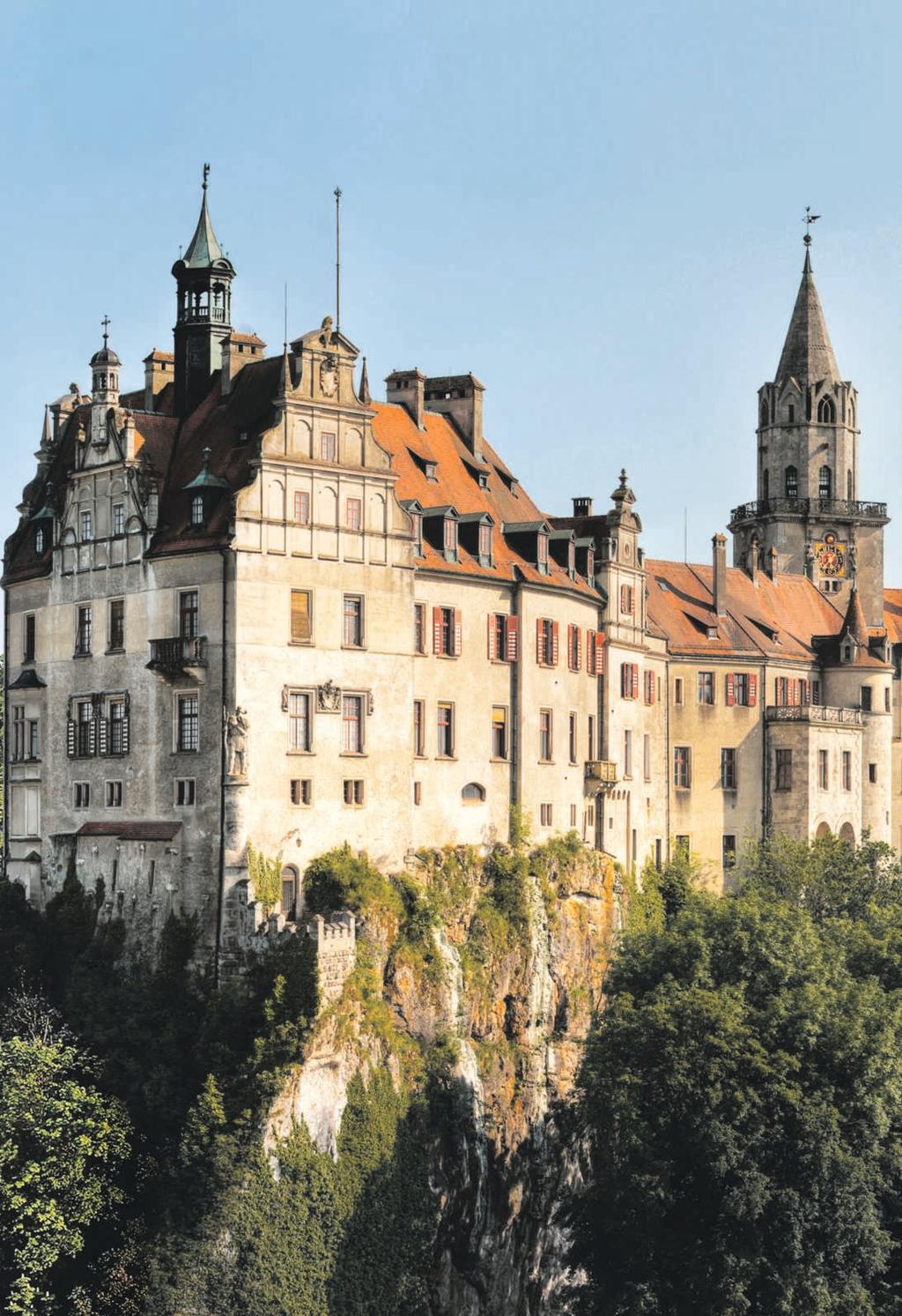 Mitteilungsblatt der Gemeinde Hirschberg 22. September 2017 Nr. 38 39 Imposant und eindrucksvoll Schloss Sigmaringen Hoch über der jungen Donau steht Deutschlands zweitgrößtes Stadtschloss.