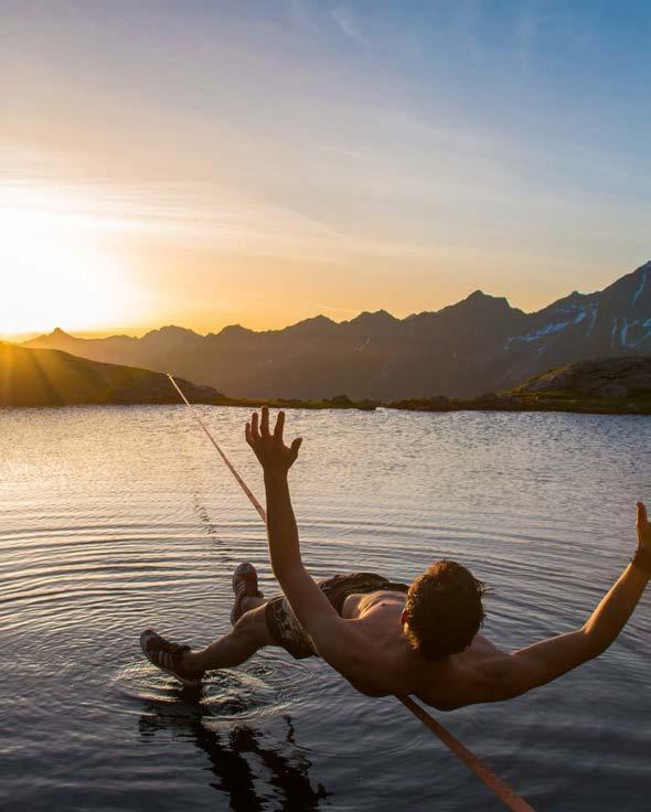 www.u-tour.at/dornbirn SLACKLINE SLACKLINE VORARLBERG Balancieren auf der Slackline trainiert das Koordinationsvermögen und verbessert den Gleichgewichtssinn.