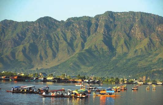 Kaschmir das Foto zeigt den Dal-See bei Srinagar, der Hauptstadt des indischen Teils besteht heute aus dem indischen Unionsstaat Jammu and Kashmir (ca. 100 000 km 2 und zehn Mio.