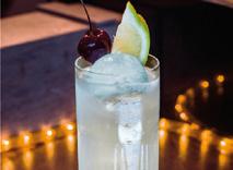 de Ein gutes Beispiel für einen Drink, dessen Abwandlung der Brandy Alexander wesentlich berühmter ist als das ursprüngliche Rezept.