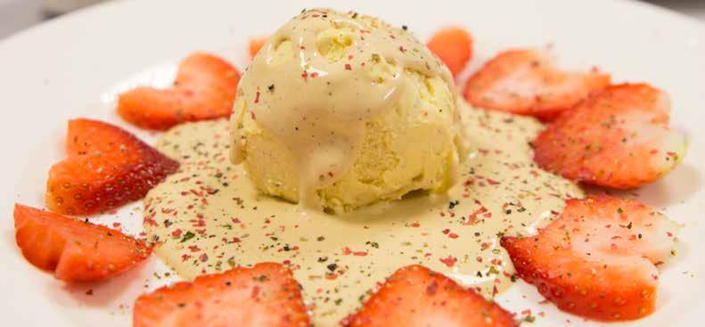 Süße Verführung Eis Dessert mit buntem Pfeffer und Erdbeerherzchen 150 ml Vanilleeis 200 g Erdbeeren eppers Bunte Pfeffermischung Twist n Spice Arbeitszeit: 5 min Ruhezeit: / Schwierigkeit: leicht