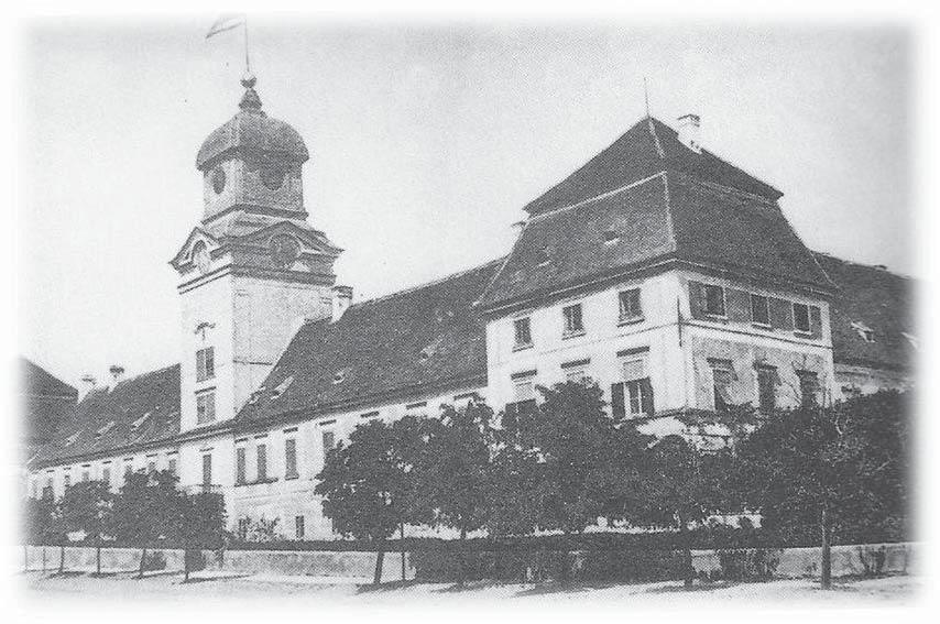 Burg und chloss Rechnitz as in der itte des 17.Jhdt. erbaute und 1945 durch Kriegseinwirkung zerstörte Prachtschloss war 300 eter lang und war das Wahrzeichen von Rechnitz.