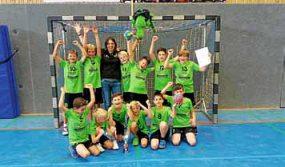 Die Faustballabteilung nimmt aktuell mit 9 Mannschaften am Spielbetrieb teil, dazu gehören Jugend, Damen, Herren und Seniorenmannschaften. Gespielt wird bis in die Bundesliga hinauf.