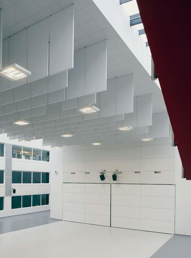 Durch dieses architektonische Gestaltungselement ergeben sich vielfältige Einsatzmöglichkeiten, um den Schall im Raum zu dämpfen und die Raumakustik zu verbessern.