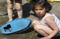 Wasser und Sand = Matsch Kleidung 1. Kinder dürfen sich bei uns schmutzig machen! Bitte kleiden Sie Ihr Kind praktisch und unkompliziert! 2.