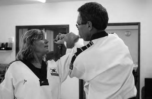 Nummer 04 Die kleine Seepost Seite 4 Taekwondo: Ausbildung zum Taekwondo-Lehrer erfolgreich abgeschlossen Unsere beiden Trainer Doris und Uwe Gischas haben erfolgreich an der Ausbildung zum