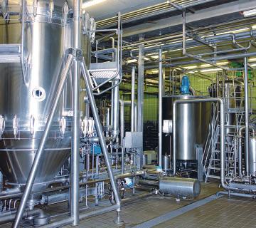 Herbert Eger, Elektromeister der Betriebstechnik bei Paulaner Für konstant hohe Bierqualität: SIMOCODE pro überzeugt mit Funktionsvielfalt Die Paulaner-Brauerei in München produziert ca.