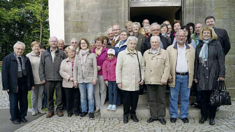 6 Mein Verein Bayreuth KAB Bayreuth-Laineck Im Bild die KAB-Mitglieder aus Kulmain und die Besucher aus Bayreuth-Laineck, links im Bild Monsignore Straub und rechts Präses Pater Markus.