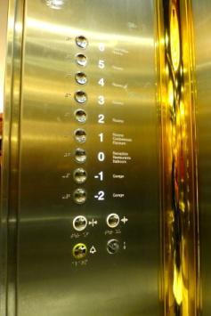 5: Aufzug im 