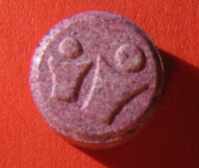 Dicke: 3,8 mm Inhaltsstoffe: MDMA (147 mg) Logo: Partyflock