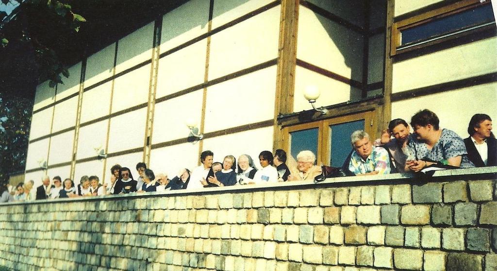 Danach spazierten die TeilnehmerInnen in die Pfarre Salvator am Wienerfeld.