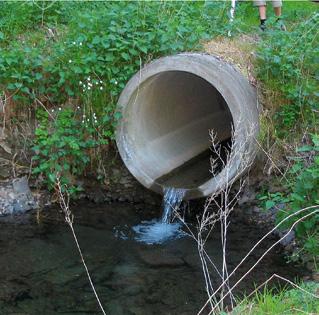 Aktuelle Situation Wegekreuzungen berücksichtigen in der Regel die Belange des Verkehrs und die mengenmäßige Ableitung von Wasser.