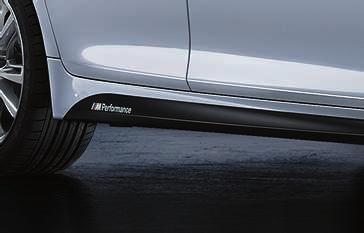 + BMW M Performance Folien für die Seitenschweller Schwarze Folienapplikationen mit M Performance Schriftzug, optimal auf das