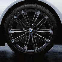 BMW M Performance Blende Gangwahlschalter aus Carbon Exklusive Carbonblende für echtes Motorsport-Feeling. Lackiert und hochglanzpoliert, mit hoher Tiefenwirkung.