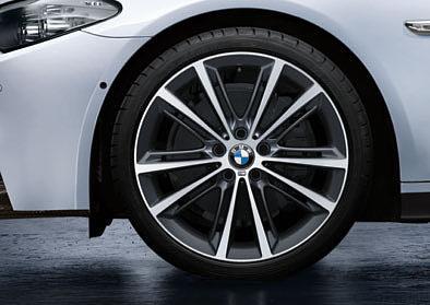 Voraussetzung ist das BMW M Sportpaket oder das BMW M Aerodynamik-Paket sowie der Heckspoiler Carbon.