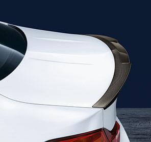 Das unterstreicht das Motorsport-Feeling im Fahrzeuginneren und passt perfekt zu den anderen BMW M Performance Produkten. Armauflage Alcantara Komplettiert die exklusive Motorsport-Optik im Cockpit.