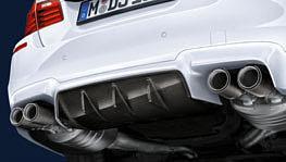 Front- und Heckstreifen In den typischen BMW M Farben, vermitteln kompromisslosen Rennsport-Charakter auf den ersten Blick.