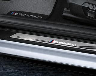 Thermisch entkoppelt, mit geprägtem BMW M Logo. Nur in Verbindung mit einem BMW M Performance Schalldämpfer-System.