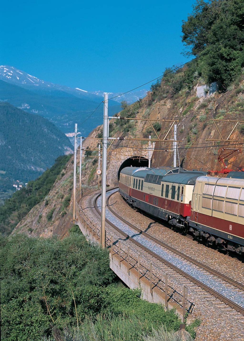 DB-Klassiker in der Schweiz Im April 2007 wurde vom Schweizerischen Bundesamt für Verkehr der DB-Baureihe 103 eine Betriebsbewilligung für Sonderfahrten in der Schweiz erteilt.