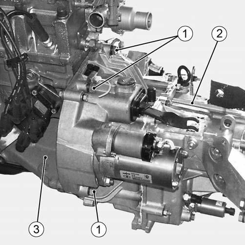3-12 Schaltgetriebe vom Motor abbauen: 1 Befestigungsschrauben zum Befestigen des Schaltgetriebes am Zylinderblock; 2 Schaltgetriebe; 3