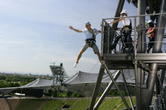 Touren über das Olympische Zeltdach Egal ob als Betriebsausflug oder Incentive - die Dachtouren im