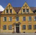 in dem sich heute das Stadtmuseum Halle mit Dauerausstellungen zur Stadtgeschichte und zum geselligen Leben im 18.