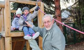 Wenn der Opa mit dem Enkel Jung und Alt - gemeinsam stark Die Beziehung zwischen Großvätern und ihren Enkelkindern ist etwas Besonderes.