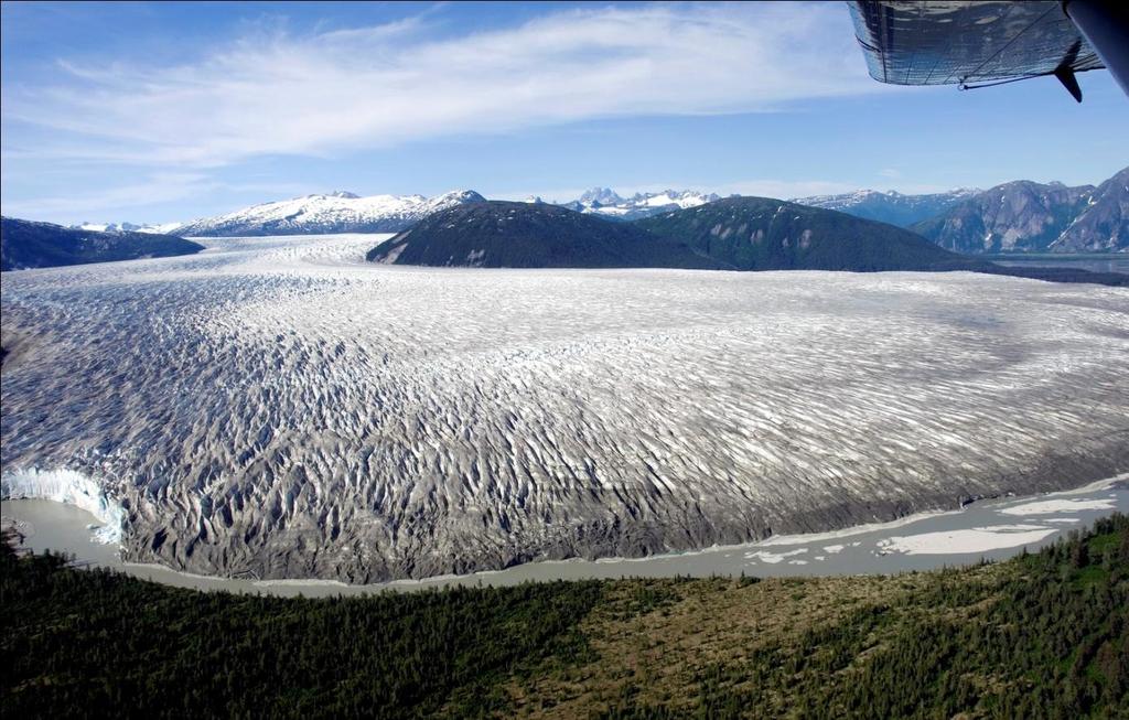 Das Juneau Icefield ist ein 3900 km² großes Gletschergebiet nördlich von Juneau, der Hauptstadt Alaskas an der Inside Passage.