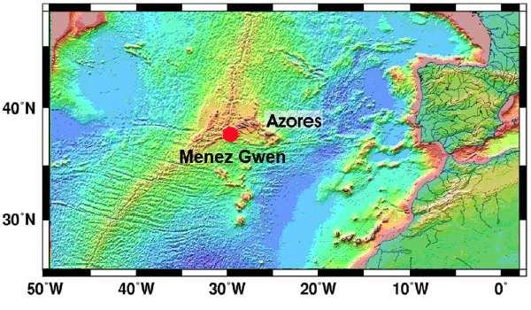 Abb. 4 Fig. 4 Das Arbeitsgebiet des Fahrtabschnitts M82/3 MenezMar ist das Menez Gwen Hydrothermalfeld bei 37 N auf dem Mittelatlantischen Rücken, westlich der Azoren.