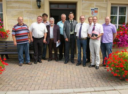 Gemeinde Glashütten Der Landkreischef mit Bürgermeister Werner