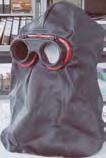 68410 Lederhaube, leather helmet aus weichem, schwarzem Leder, mit Schutzbrille für Ø 50 mm, aufklappbarer Glashalterung, geschlossener Kopfschutz zum