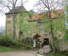 Auf einem Felsen über dem Ailsbach thront die Burg Rabenstein.