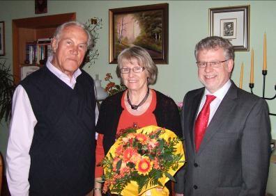 Friedrich Schuh, dem Jubelpaar. Rosalia und Alfred Schön Siedlerstraße 16 50-jähriges Ehejubiläum feierte Familie Schön am 24.