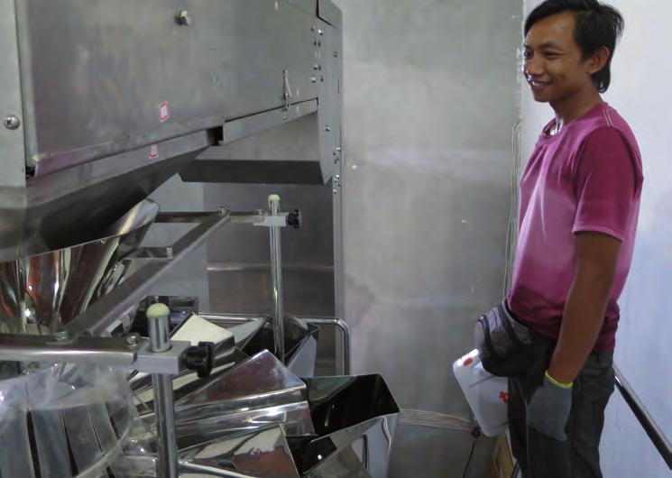 PMA Indonesien Nun müssen sich noch die Maschinen im Test bewähren und dann kann es losgehen mit der Produktion. dann verlängerte der Eigentümer der Felder den Pachtvertrag für die Bauern nicht.