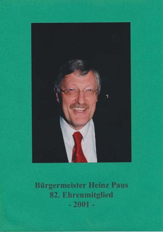 Gern nahm er am Schützenfest und sonstigen Veranstaltungen des Vereins teil, wurde Ehrenunteroffi zier in allen fünf Kompanien und 1977 zum 70. Ehrenmitglied ernannt.