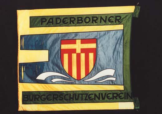 Schließlich durchfl ießen drei Paderarme das Bild und vereinen sich am unteren Bildrand. Die Pader gehört zu Paderborn und somit zum Ükern.