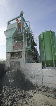 Die grabenlose Verlegung der Stahlbeton-Abwasserrohre im Abwasserkanal Emscher BA 30 erfolgt im Rohrvortriebsverfahren.