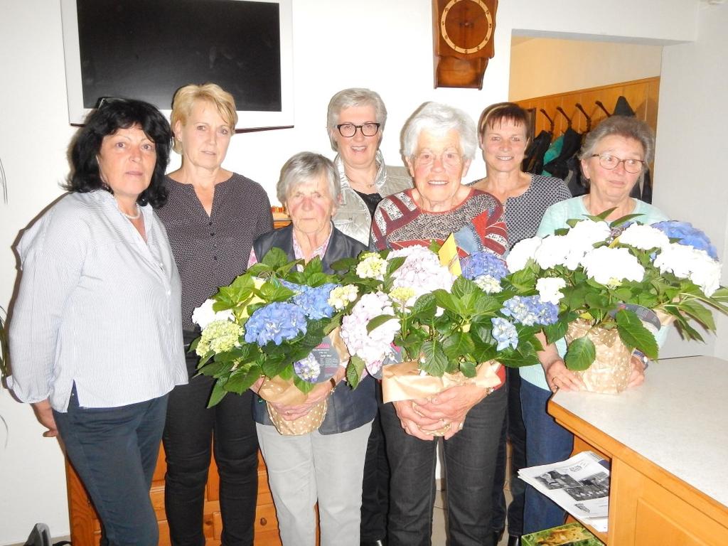 Aus dem Dorfgeschehen Frauenbund Düns - 50. Jahreshauptversammlung Am 9. Mai 2017 hatten wir einen freudigen Anlass zu feiern, 50.