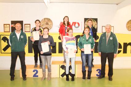 SEITE 2 Am 3. März 2013 wurde in Knittelfeld die Jugend-Landesmeisterschaft geschossen. Lisa Herold konnte sich bei ihrer ersten Landesmeisterschaft mit 172 Ringen über Platz vier freuen.
