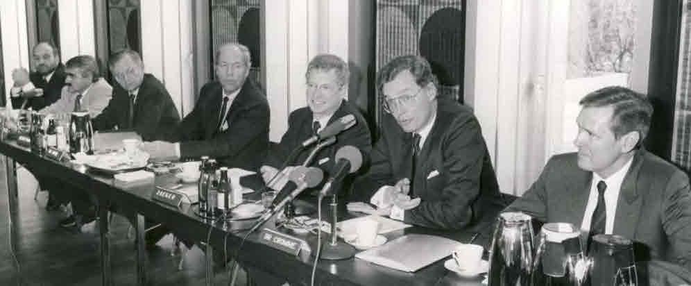nahme nicht mehr verhindern. Am 20. Dezember 1991 wurde bekanntgegeben, dass Krupp über die Aktienmehrheit an Hoesch verfügte.