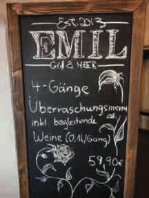 Der Name seines Restaurants, das an historischer Stelle im Gewölbekeller der Brauerei seine Heimat gefunden ist Emil.