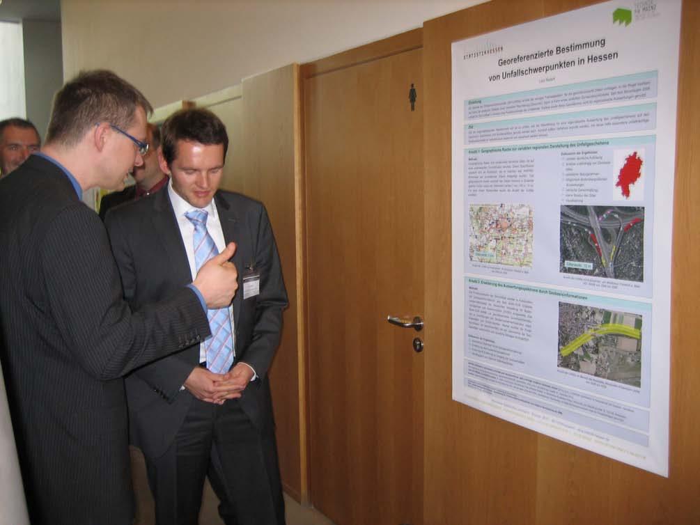 Lars Redert (HSL) im Gespräch mit Dr. Florian Köhler (Landesbetrieb für Statistik und Kommunikationstechnologie Niedersachsen).